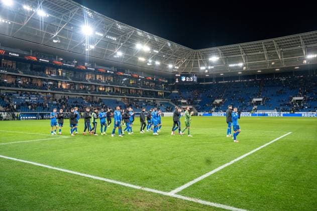 23.01.2025, xhfmx, Fussball UEFA Europa League, TSG 1899 Hoffenheim - Tottenham Hotspur emspor, Die TSG Hoffenheim nach dem Spiel auf Ihrer Ehrenrunde durchs Stadion. (DFL DFB REGULATIONS PROHIBIT ANY USE OF PHOTOGRAPHS as IMAGE SEQUENCES and or QUASI-VIDEO) Sinsheim