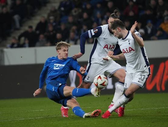 Europa League, TSG 1899 Hoffenheim vs Tottenham Hotspur 23.01.2025, PreZero-Arena, Sinsheim, Europa League, TSG 1899 Hoffenheim vs Tottenham Hotspur , im Bild Max Moerstedt (Hoffenheim), Radu Dragusin (Tottenham), Ben Davies (Tottenham)