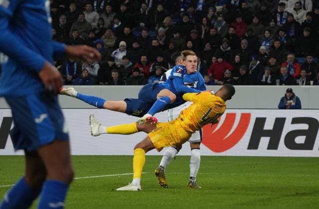 Europa League, TSG 1899 Hoffenheim vs Tottenham Hotspur 23.01.2025, PreZero-Arena, Sinsheim, Europa League, TSG 1899 Hoffenheim vs Tottenham Hotspur , im Bild Max Moerstedt (Hoffenheim), Torwart Brandon Austin (Tottenham)