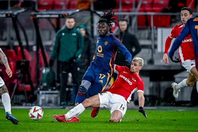 AS Roma midfielder Manu Kone, AZ midfielder Kristijan Belic, during the match AZ - Roma at the AZ Stadium for the UEFA Europa League - League phase - Matchday 7 season 2024-2025 in ALKMAAR, Netherlands on 23 januari 2025, (photo by Stefan Koops EYE4images DeFodi Images) Defodi-746_210274