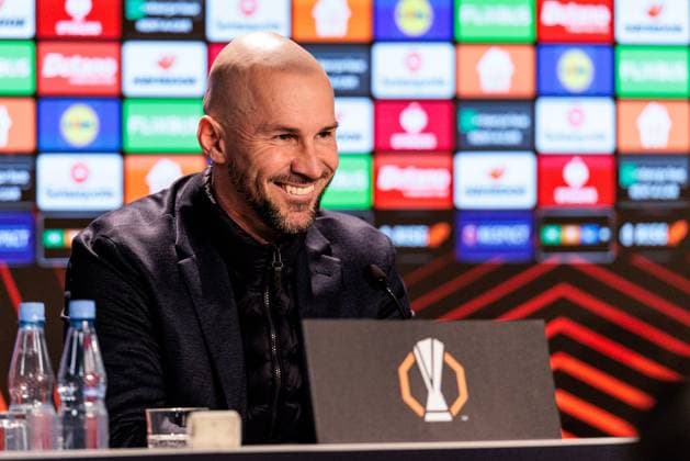 UEFA Europa League: TSG 1899 Hoffenheim - Tottenham Hotspur; 23.01.2025 Christian Ilzer (Trainer TSG 1899 Hoffenheim) lachend, lacht während der Pressekonferenz UEFA Europa League: TSG 1899 Hoffenheim - Tottenham Hotspur, Sinsheim, PreZero Arena am 23.01.2025 Copyright: xBEAUTIFULxSPORTS Wunderlx