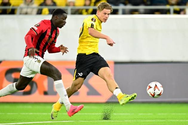 BORAS, SWEDEN 20250123 Nice s Antoine Mendy against Elfsborg s Gottfrid Rapp during Thursday s regular season match in the UEFA Europa League in football between IF Elfsborg and OGC Nice at Boras Arena in Boras, Sweden 23 January 2025. BORAS SWEDEN x9200x