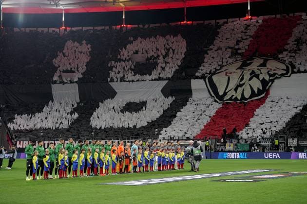 23.01.2025, xovx, Fußball UEFA Europa League, Eintracht Frankfurt - Ferencvaros Budapest v.l. Fans Eintracht Frankfurt, Stimmung, Schals, Choreographie Choreografie Choreo Fans Zuschauer Stimmung Emotionen (DFL DFB REGULATIONS PROHIBIT ANY USE OF PHOTOGRAPHS as IMAGE SEQUENCES and or QUASI-VIDEO) Frankfurt am Main