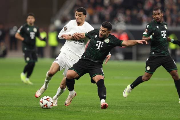23.01.2025, xovx, Fußball UEFA Europa League, Eintracht Frankfurt - Ferencvaros Budapest v.l. Hugo Ekitike (Eintracht Frankfurt) Mohammed Abu Fani (Ferencvarosi TC Budapest) Zweikampf, Aktion, action, battle for the ball (DFL DFB REGULATIONS PROHIBIT ANY USE OF PHOTOGRAPHS as IMAGE SEQUENCES and or QUASI-VIDEO) Frankfurt am Main