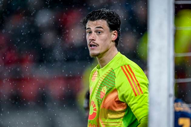 AS Roma goalkeeper Mile Svilar, during the match AZ - Roma at the AZ Stadium for the UEFA Europa League - League phase - Matchday 7 season 2024-2025 in ALKMAAR, Netherlands on 23 januari 2025, (photo by Stefan Koops EYE4images DeFodi Images) Defodi-746_210296