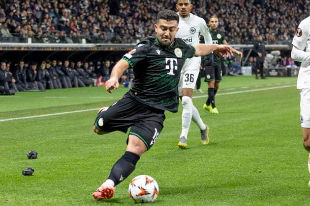 UEFA Europa League: Eintracht Frankfurt - Ferencvaros Budapest, 23.01.2025 Mohammad Abu Fani (Ferencvarosi Torna Club Budapest 15) mit einer Flanke, Eintracht Frankfurt - Ferencvaros Budapest, Frankfurt, Deutsche Bank Park, 23.1.2025 Copyright: xBEAUTIFULxSPORTS Gawlikx