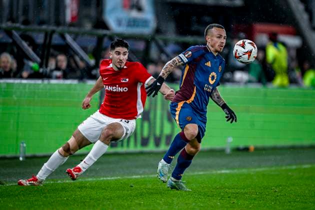 AZ forwarder Mayckel Lahdo, AS Roma defender Angelino, during the match AZ - Roma at the AZ Stadium for the UEFA Europa League - League phase - Matchday 7 season 2024-2025 in ALKMAAR, Netherlands on 23 januari 2025, (photo by Stefan Koops EYE4images DeFodi Images) Defodi-746_210306