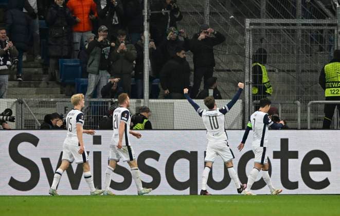 TOR zum 1:3 Heung-Min Son Tottenham Hotspur Spurs (rechts) James Maddison Tottenham Hotspur Spurs (10) Dejan Kulusevski Tottenham Hotspur Spurs (21) Lucas Bergvall Tottenham Hotspur Spurs (15) SWISSQUOTE Bandenwerbung TSG 1899 Hoffenheim vs Tottenham Hotspur Spurs 23.01.2025 DFL REGULATIONS PROHIBIT ANY USE OF PHOTOGRAPHS AS IMAGE SEQUENCES AND OR QUASI-VIDEO TSG 1899 Hoffenheim vs Tottenham Hotspur