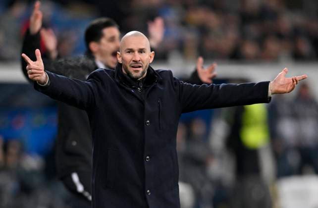 Trainer Coach Christian Ilzer TSG 1899 Hoffenheim am Spielfeldrand Gestik Geste TSG 1899 Hoffenheim vs Tottenham Hotspur Spurs 23.01.2025 DFL REGULATIONS PROHIBIT ANY USE OF PHOTOGRAPHS AS IMAGE SEQUENCES AND OR QUASI-VIDEO TSG 1899 Hoffenheim vs Tottenham Hotspur