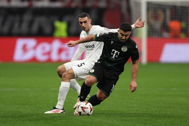 23.01.2025, xovx, Fußball UEFA Europa League, Eintracht Frankfurt - Ferencvaros Budapest v.l. Ellyes Skhiri (Eintracht Frankfurt) Mohammed Abu Fani (Ferencvarosi TC Budapest) Zweikampf, Aktion, action, battle for the ball (DFL DFB REGULATIONS PROHIBIT ANY USE OF PHOTOGRAPHS as IMAGE SEQUENCES and or QUASI-VIDEO) Frankfurt am Main