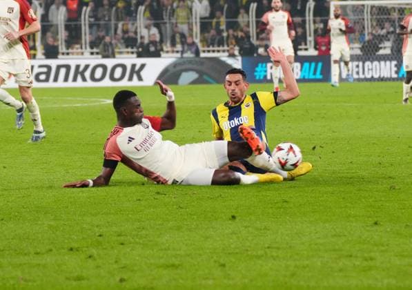 Irfan Can Kahveci of Fenerbahce and Moussa Niakhate of Olympique Lyon during the UEFA Europa League 2024 25 League Phase MD7 match between Fenerbahce SK and Olympique Lyonnais at on January 23, 2025 in Istanbul, Turkey. Istanbul Turkey Copyright: xSeskimphotox Fenerbahce-Lyon-230125 (121)