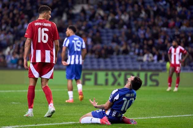 FC Porto v Olympiacos El Pireo - UEFA Europa League 2024 25 League Phase MD7 Fabio Vieira of FC Porto looks on during the UEFA Europa League match between FC Porto and Olympiacos El Pireo at Estadio Do Dragao in Porto, Portugal, on January 23, 2025. Porto, Portugal Portugal  Copyright: xJosexManuelxAlvarezxReyx originalFilename:alvarezrey-notitle250123_npqQi.jpg