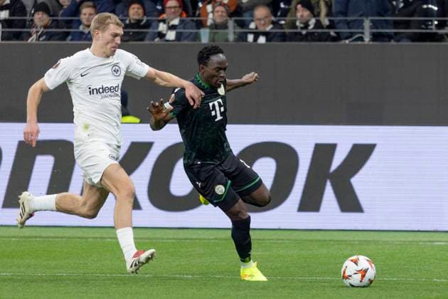 UEFA Europa League: Eintracht Frankfurt - Ferencvaros Budapest, 23.01.2025 Rasmus Kristensen (Eintracht Frankfurt 13) & Can Uzun (Eintracht Frankfurt 20) im Kampf um den Ball, Eintracht Frankfurt - Ferencvaros Budapest, Frankfurt, Deutsche Bank Park, 23.1.2025 Copyright: xBEAUTIFULxSPORTS Gawlikx