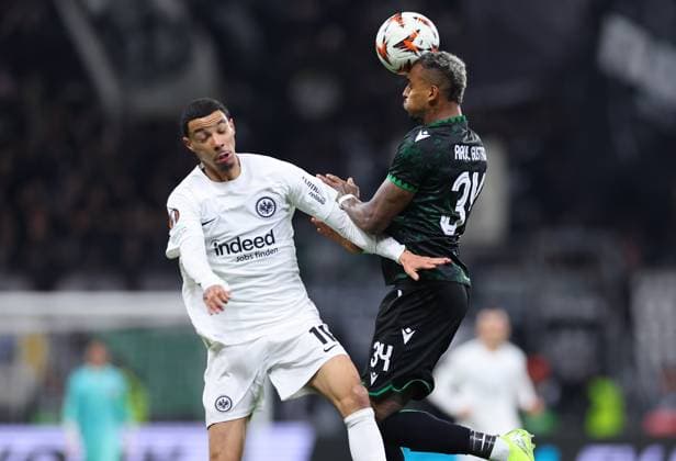 23.01.2025, Fussball UEFA Europa League, Eintracht Frankfurt - Ferencvarosi TC, emonline, emspor, v.l., Hugo Ekitike (Eintracht Frankfurt), Raul Gustavo (Ferencvarosi TC Budapest) DFL DFB REGULATIONS PROHIBIT ANY USE OF PHOTOGRAPHS AS IMAGE SEQUENCES AND OR QUASI-VIDEO. xdcx Copyright: HMBxMedia Claus
