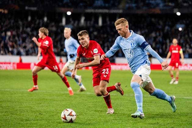 250123 Michal Sadilek of Twente and Anders Christiansen of Malmö FF during the UEFA Europa League football match between Malmö FF and Twente on January 23, 2025 in Malmö. Photo: Petter Arvidson BILDBYRAN kod PA PA0962 fotboll football soccer fotball uefa europa league europa league malmö ff Twente bbeng Copyright: PETTERxARVIDSON BB250123PA261