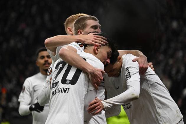 23.01.2025, xjhx, Fussball UEFA Europa League, Eintracht Frankfurt - Ferencvaros Budapest emspor, v.l. Torjubel nach dem Tor zum celebrating the goal celebrate 1:0 durch Can Uzun (Eintracht Frankfurt) Rasmus Kristensen (Eintracht Frankfurt) Hugo Ekitike (Eintracht Frankfurt) Hugo Larsson (Eintracht Frankfurt) (DFL DFB REGULATIONS PROHIBIT ANY USE OF PHOTOGRAPHS as IMAGE SEQUENCES and or QUASI-VIDEO) Frankfurt am Main