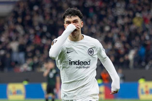 UEFA Europa League: Eintracht Frankfurt - Ferencvaros Budapest, 23.01.2025 Can Uzun (Eintracht Frankfurt 20) bejubelt seinen Treffer sein Tor zum 1:0 hält sich die Hand vors Gesicht und streckt die Zunge raus, Eintracht Frankfurt - Ferencvaros Budapest, Frankfurt, Deutsche Bank Park, 23.1.2025 Copyright: xBEAUTIFULxSPORTS Gawlikx