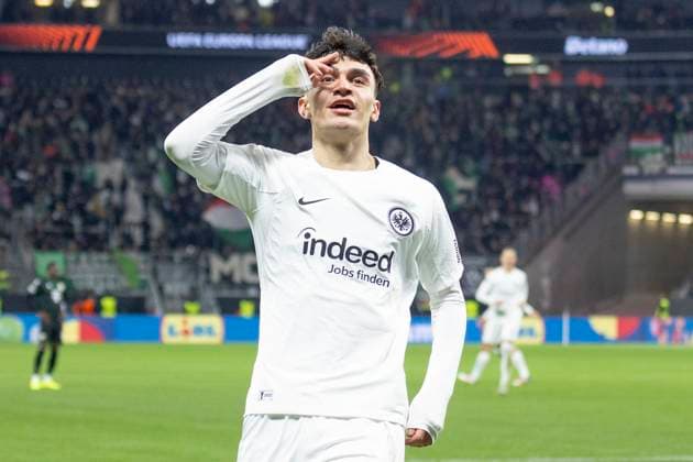 UEFA Europa League: Eintracht Frankfurt - Ferencvaros Budapest, 23.01.2025 Can Uzun (Eintracht Frankfurt 20) bejubelt seinen Treffer sein Tor zum 1:0 salutiert, Eintracht Frankfurt - Ferencvaros Budapest, Frankfurt, Deutsche Bank Park, 23.1.2025 Copyright: xBEAUTIFULxSPORTS Gawlikx