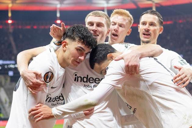 UEFA Europa League: Eintracht Frankfurt - Ferencvaros Budapest, 23.01.2025 Can Uzun (Eintracht Frankfurt 20) bejubelt feiert seine nTreffer sein Tor zum 1:0 mit Rasmus Kristensen (Eintracht Frankfurt 13) & Hugo Ekitike (Eintracht Frankfurt 11), & Hugo Larsson (Eintracht Frankfurt 16) & Robin Koch (Eintracht Frankfurt 4), Eintracht Frankfurt - Ferencvaros Budapest, Frankfurt, Deutsche Bank Park, 23.1.2025 Copyright: xBEAUTIFULxSPORTS Gawlikx