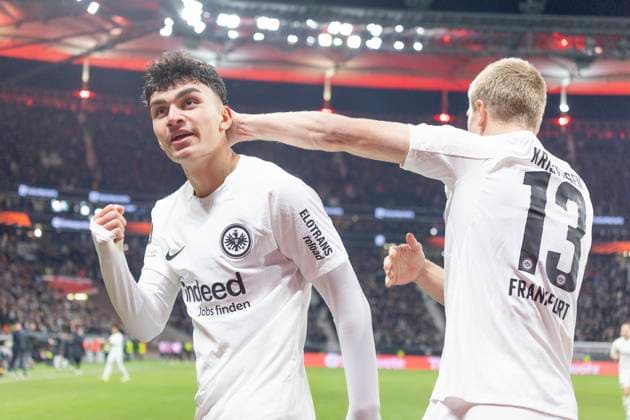 UEFA Europa League: Eintracht Frankfurt - Ferencvaros Budapest, 23.01.2025 Can Uzun (Eintracht Frankfurt 20) ballt die Faust nach seinem Treffer seinem Tor zum 1:0, & Rasmus Kristensen (Eintracht Frankfurt 13), Eintracht Frankfurt - Ferencvaros Budapest, Frankfurt, Deutsche Bank Park, 23.1.2025 Copyright: xBEAUTIFULxSPORTS Gawlikx