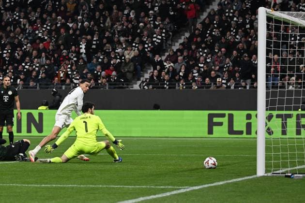 Sport Bilder des Tages 23.01.2025, xjhx, Fussball UEFA Europa League, Eintracht Frankfurt - Ferencvaros Budapest emspor, v.l. Hugo Ekitike (Eintracht Frankfurt) Torschuetze, erzielt das Tor, Treffer, scores the goal 2:0 Adam Varga (Ferencvarosi TC Budapest) (DFL DFB REGULATIONS PROHIBIT ANY USE OF PHOTOGRAPHS as IMAGE SEQUENCES and or QUASI-VIDEO) Frankfurt am Main