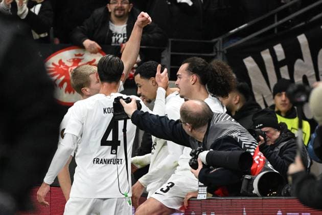 23.01.2025, xjhx, Fussball UEFA Europa League, Eintracht Frankfurt - Ferencvaros Budapest emspor, v.l. Torjubel nach dem Tor zum celebrating the goal celebrate 2:0 durch Hugo Ekitike (Eintracht Frankfurt) (DFL DFB REGULATIONS PROHIBIT ANY USE OF PHOTOGRAPHS as IMAGE SEQUENCES and or QUASI-VIDEO) Frankfurt am Main