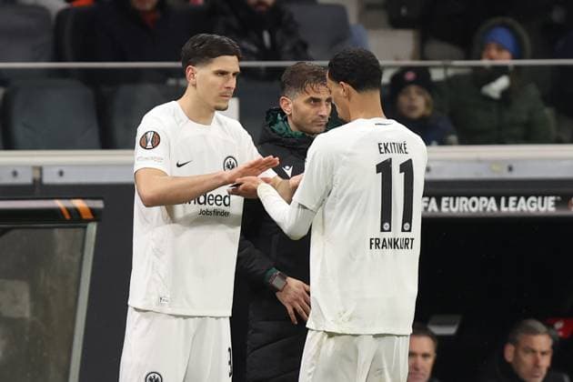 23.01.2025, xovx, Fussball UEFA Europa League, Eintracht Frankfurt - Ferencvaros Budapest emspor, v.l. Igor Matanovic (Eintracht Frankfurt) Hugo Ekitike (Eintracht Frankfurt) Einwechslung Auswechslung (DFL DFB REGULATIONS PROHIBIT ANY USE OF PHOTOGRAPHS as IMAGE SEQUENCES and or QUASI-VIDEO) Frankfurt am Main