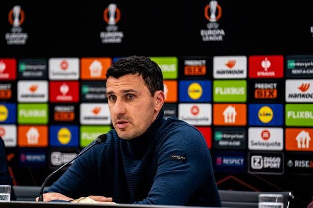 ALKMAAR, NETHERLANDS - JANUARY 23: AZ Alkmaar head coach Maarten Martens attends a press conference, PK, Pressekonferenz after the UEFA Europa League 2024 25 League Phase MD7 match between AZ and AS Roma at AZ Stadion on January 23, 2025 in Alkmaar, Netherlands. (Photo by Rene Nijhuis) SPO  Copyright: xRenexNijhuis