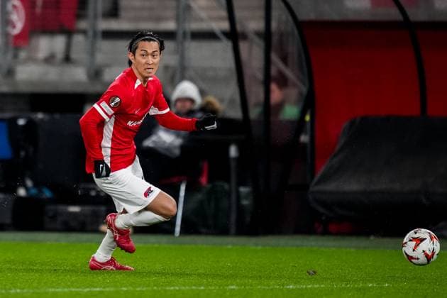 ALKMAAR, NETHERLANDS - JANUARY 23: Seiya Maikuma of AZ Alkmaar passes the ball during the UEFA Europa League 2024 25 League Phase MD7 match between AZ and AS Roma at AZ Stadion on January 23, 2025 in Alkmaar, Netherlands. (Photo by Rene Nijhuis) SPO  Copyright: xRenexNijhuis