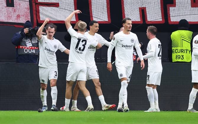 23.01.2025, Fussball UEFA Europa League, Eintracht Frankfurt - Ferencvarosi TC, emonline, emspor, v.l., Torjubel zum 2:0 durch Hugo Ekitike (Eintracht Frankfurt), Arthur Theate (Eintracht Frankfurt), Goal celebration, celebrate the goal DFL DFB REGULATIONS PROHIBIT ANY USE OF PHOTOGRAPHS AS IMAGE SEQUENCES AND OR QUASI-VIDEO. xdcx Copyright: HMBxMedia Claus
