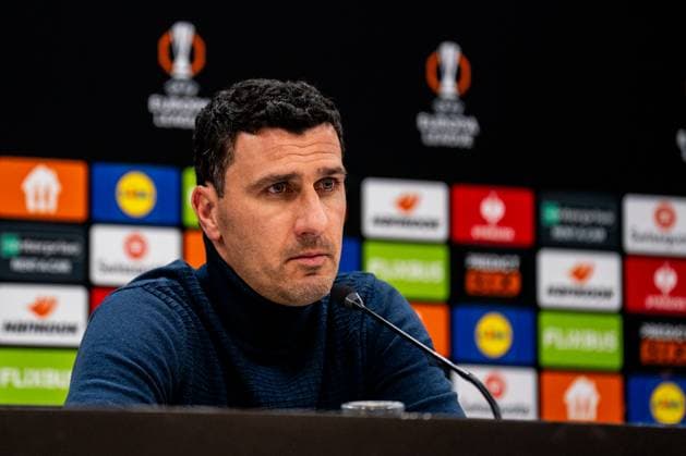 ALKMAAR, NETHERLANDS - JANUARY 23: AZ Alkmaar head coach Maarten Martens attends a press conference, PK, Pressekonferenz after the UEFA Europa League 2024 25 League Phase MD7 match between AZ and AS Roma at AZ Stadion on January 23, 2025 in Alkmaar, Netherlands. (Photo by Rene Nijhuis) SPO  Copyright: xRenexNijhuis