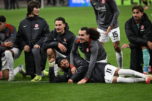 23.01.2025, xjhx, Fussball UEFA Europa League, Eintracht Frankfurt - Ferencvaros Budapest emspor, v.l. Jubel, Freude über den Sieg bei Frankfurt mit Robin Koch (Eintracht Frankfurt) Hugo Ekitike (Eintracht Frankfurt) Arthur Theate (Eintracht Frankfurt) Kevin Trapp (Eintracht Frankfurt) (DFL DFB REGULATIONS PROHIBIT ANY USE OF PHOTOGRAPHS as IMAGE SEQUENCES and or QUASI-VIDEO) Frankfurt am Main