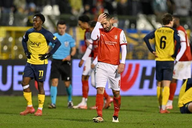 250123 Royale Union Saint-Gilloise vs SC Braga Joao Moutinho (8) of Braga pictured looking dejected and disappointed during the league phase - matchday 7 game in the Uefa Europa League season 2024-2025 between Royale Union Saint-Gilloise and SC Braga from Portugal on January 23 , 2025 in Brussel, Belgium. (Photo by David Catry Isosport) Brussel Belgium  Copyright: xDavidxCatryx 20250123DC2_8418