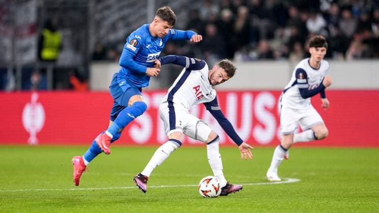 v.li.: Adam Hlozek (Hoffenheim, 23), James Maddison (Tottenham, 10), Zweikampf, Spielszene, Duell, duel, tackle, tackling, Dynamik, Action, Aktion, 23.01.2025, Sinsheim (Deutschland), Fussball, UEFA Europa League, Gruppenphase, TSG 1899 Hoffenheim - Tottenham Hotspur, DFB DFL REGULATIONS PROHIBIT ANY USE OF PHOTOGRAPHS AS IMAGE SEQUENCES AND OR QUASI-VIDEO.