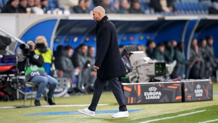 Christian Ilzer (Trainer, Cheftrainer, Hoffenheim), Freisteller, Ganzkörper, Einzelbild, Einzelfoto, Aktion, Action, enttäuscht schauend, Enttäuschung, Frustration, disappointed, pessimistisch, 23.01.2025, Sinsheim (Deutschland), Fussball, UEFA Europa League, Gruppenphase, TSG 1899 Hoffenheim - Tottenham Hotspur, DFB DFL REGULATIONS PROHIBIT ANY USE OF PHOTOGRAPHS AS IMAGE SEQUENCES AND OR QUASI-VIDEO.