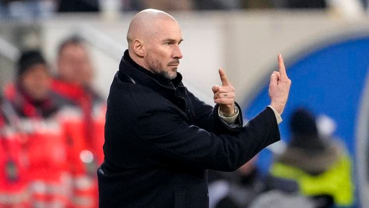 Christian Ilzer (Trainer, Cheftrainer, Hoffenheim), gibt Anweisungen, gestikuliert, mit den Armen gestikulieren, Einzelbild, Einzelfoto, Aktion, Action, 23.01.2025, Sinsheim (Deutschland), Fussball, UEFA Europa League, Gruppenphase, TSG 1899 Hoffenheim - Tottenham Hotspur, DFB DFL REGULATIONS PROHIBIT ANY USE OF PHOTOGRAPHS AS IMAGE SEQUENCES AND OR QUASI-VIDEO.