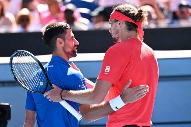 TENNIS AUSTRALIAN OPEN, Novak Djokovic of Serbia shakes hands with Alexander Zverev of Germany after retiring and loosing the first set, during his semi-final match during the 2025 Australian Open at Melbourne Park in Melbourne, Friday, January 24, 2025. ( NO ARCHIVING, EDITORIAL USE ONLY, NO USE IN BOOKS WITHOUT CONSENT MELBOURNE VICTORIA AUSTRALIA  Copyright: xJAMESxROSSx 20250124120098878578