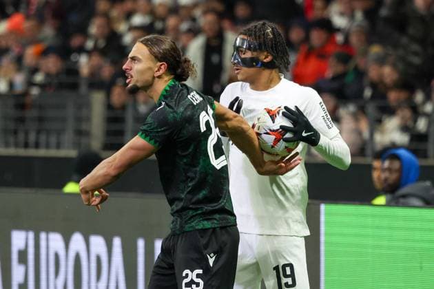 Cebrail Makreckis 25 (Ferencvaros TC), Jean-Matteo Bahoya 19 (Eintracht Frankfurt), Eintracht Frankfurt vs. Ferencvaros TC, Fussball, Europa League, 7. Spieltag, 23.01.2025 Frankfurt am Main Hessen Deutschland