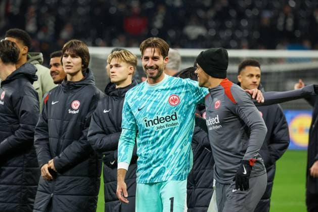 Schlussjubel, die Frankfurter feieren ihren Sieg, Kevin Trapp 1 (Eintracht Frankfurt), Eintracht Frankfurt vs. Ferencvaros TC, Fussball, Europa League, 7. Spieltag, 23.01.2025 Frankfurt am Main Hessen Deutschland