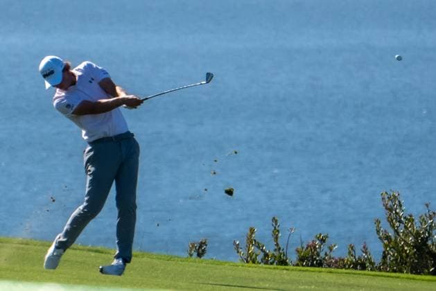 January 23, 2025, La Jolla, California, USA: MAVERICK MCNEALY sends a shot from the fairway during the second day of rounds at Farmers Insurance PGA, Golf Herren Open at the Torrey Pines Golf Course in La Jolla, California, on January 23, 2025. La Jolla USA - ZUMAg219 0797115889st Copyright: xJakexLeexGreenx