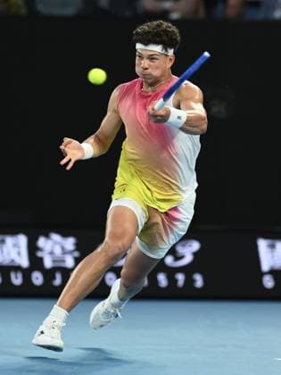 TENNIS AUSTRALIAN OPEN, American tennis player Ben Shelton executes a shot during the Men s Singles Semifinals match on day 13 of the 2025 Australian Open at Rod Laver Arena in Melbourne, Friday, January 24th, 2025. ( NO ARCHIVING, EDITORIAL USE ONLY, NO USE IN BOOKS WITHOUT CONSENT MELBOURNE VICTORIA AUSTRALIA  Copyright: xJOELxCARRETTx 20250124168721692824