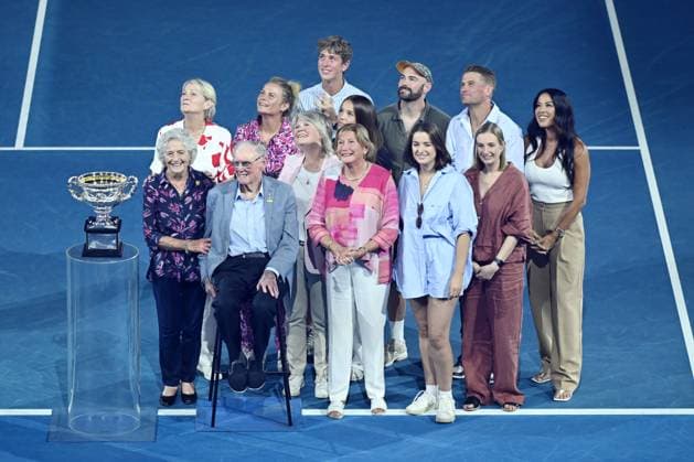 TENNIS AUSTRALIAN OPEN, Australian former tennis player Frank Sedgman (second left) ahead of the Men s Singles Semifinals mBrisbane Italian tennis player Jannik Sinner and American tennis player Ben Shelton on day 13 of the 2025 Australian Open at Rod Laver Arena in Melbourne, Friday, January 24th, 2025. ( NO ARCHIVING, EDITORIAL USE ONLY, NO USE IN BOOKS WITHOUT CONSENT MELBOURNE VICTORIA AUSTRALIA  Copyright: xJAMESxROSSx 20250124176800811830