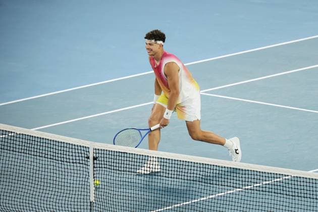 Ben Shelton smiles after a failed shot during the Semi-final match against Sinner in the Rod Laver Arena Australian Open, Day Thirteen, Tennis, Melbourne Park, Melbourne, Australia - 24 Jan 2025  Copyright: xRachelxBach Shutterstockx 15108800db