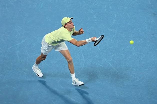 TENNIS AUSTRALIAN OPEN, Italian tennis player Jannik Sinner returns a serve during the Men s Singles Semifinals match on day 13 of the 2025 Australian Open at Rod Laver Arena in Melbourne, Friday, January 24th, 2025. ( NO ARCHIVING, EDITORIAL USE ONLY, NO USE IN BOOKS WITHOUT CONSENT MELBOURNE VICTORIA AUSTRALIA  Copyright: xJAMESxROSSx 20250124124851845863