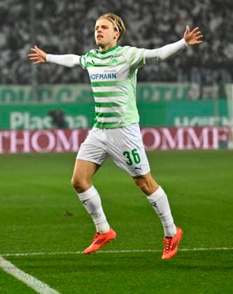 24.01.2025 - Fussball - Saison 2024 2025 - 2. Fussball - Bundesliga - 19. Spieltag: SpVgg Greuther Fürth ( Kleeblatt ) - 1. FC Kaiserslautern Lautern FCK ( Rote Teufel ) - Sportfoto Zink - xwoxzix - DFL regulations prohibit any use of photographs as image sequences and or quasi-video - only for editorial use - Torjubel Jubel Freude nach Treffer Tor Torschuß zum 1:0 durch Philipp Müller (36, SpVgg Greuther Fürth ) -