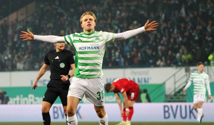 Torjubel Tor 1-0 Philipp Müller , 2.Bundesliga , SpVgg Greuther Fürth-1. FC Kaiserslautern , Fußball , in den Sportpark Ronhof Thomas Sommer Stadion , Fürth , Bayern , Deutschland . Januar 24, 2025 . Photo by: Davide Elias Ipa Photo Pressefoto DENL Copyright: xDavidexEliasx