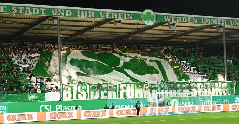 24.01.2025 - Fussball - Saison 2024 2025 - 2. Fussball - Bundesliga - 19. Spieltag: SpVgg Greuther Fürth ( Kleeblatt ) - 1. FC Kaiserslautern Lautern FCK ( Rote Teufel ) - Sportfoto Zink - xwoxzix - DFL regulations prohibit any use of photographs as image sequences and or quasi-video - only for editorial use - Choreo Choreografie Greutherfürthfans Fans Fanblock Kleeblattfans -