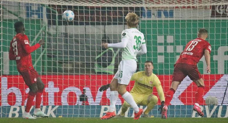 24.01.2025, xmohx, Fussball 2.Bundesliga, Spvgg Greuther Fuerth - 1.FC Kaiserslautern emspor, v.l. Philipp Müller (Fürth) erzielt das 1-0 (DFL DFB REGULATIONS PROHIBIT ANY USE OF PHOTOGRAPHS as IMAGE SEQUENCES and or QUASI-VIDEO) Fuerth