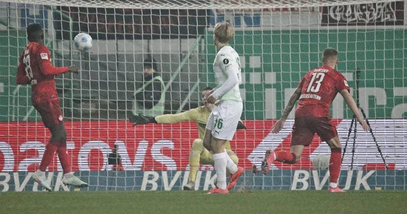 24.01.2025, xmohx, Fussball 2.Bundesliga, Spvgg Greuther Fuerth - 1.FC Kaiserslautern emspor, v.l. Philipp Müller (Fürth) erzielt das 1-0 (DFL DFB REGULATIONS PROHIBIT ANY USE OF PHOTOGRAPHS as IMAGE SEQUENCES and or QUASI-VIDEO) Fuerth