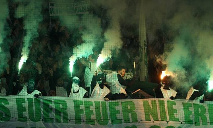 Fans Pyro , 2.Bundesliga , SpVgg Greuther Fürth-1. FC Kaiserslautern , Fußball , in den Sportpark Ronhof Thomas Sommer Stadion , Fürth , Bayern , Deutschland . Januar 24, 2025 . Photo by: Ipa Photo Pressefoto DENL Copyright: xx